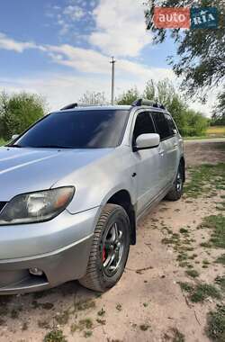 Внедорожник / Кроссовер Mitsubishi Outlander 2003 в 