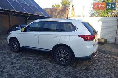 Внедорожник / Кроссовер Mitsubishi Outlander 2018 в 