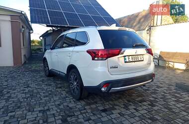 Внедорожник / Кроссовер Mitsubishi Outlander 2018 в 