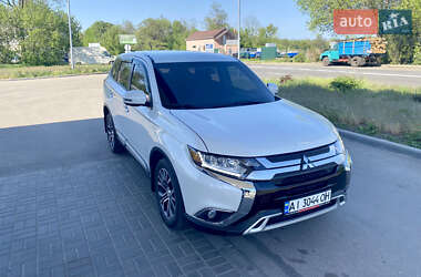 Внедорожник / Кроссовер Mitsubishi Outlander 2015 в 