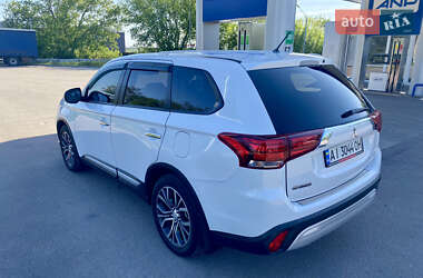 Внедорожник / Кроссовер Mitsubishi Outlander 2015 в 