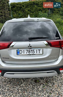 Внедорожник / Кроссовер Mitsubishi Outlander 2019 в 