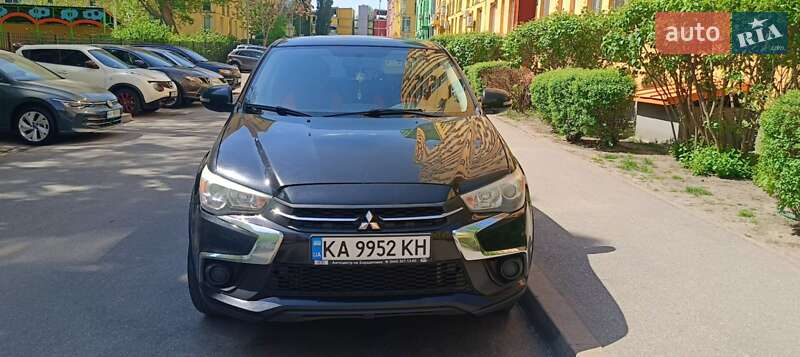 Позашляховик / Кросовер Mitsubishi Outlander 2018 в Києві