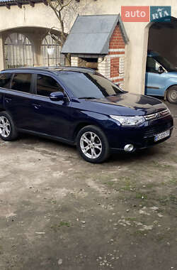 Внедорожник / Кроссовер Mitsubishi Outlander 2013 в Куликове