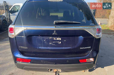 Внедорожник / Кроссовер Mitsubishi Outlander 2013 в 