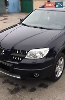 Внедорожник / Кроссовер Mitsubishi Outlander 2006 в 