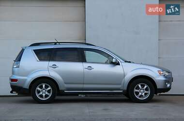 Внедорожник / Кроссовер Mitsubishi Outlander 2011 в 