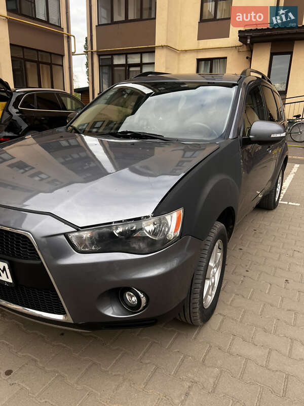 Внедорожник / Кроссовер Mitsubishi Outlander 2010 в Ковеле