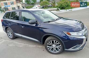 Позашляховик / Кросовер Mitsubishi Outlander 2018 в Києві