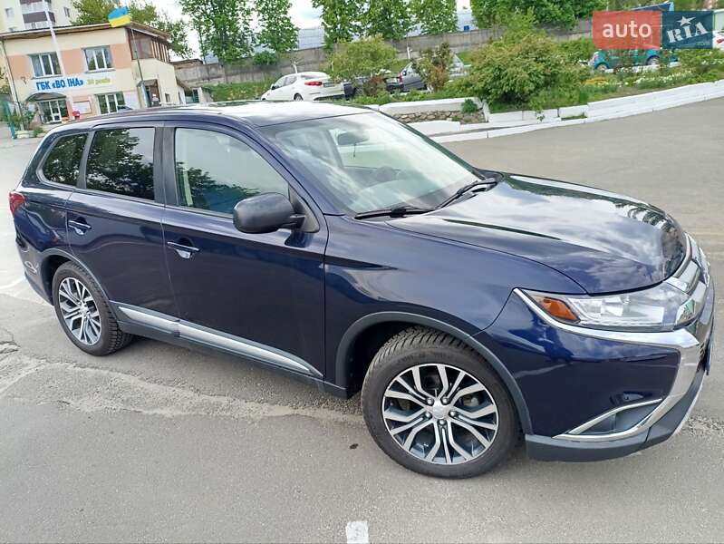 Внедорожник / Кроссовер Mitsubishi Outlander 2018 в Киеве