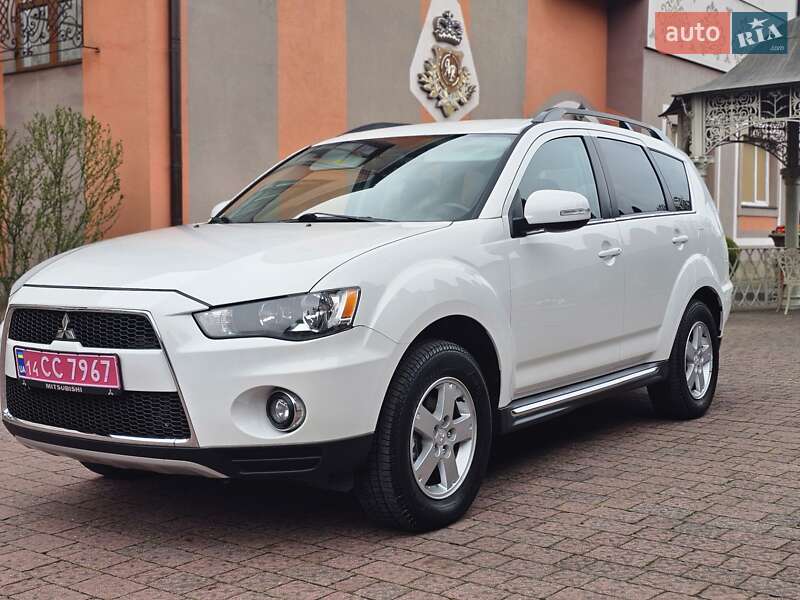 Внедорожник / Кроссовер Mitsubishi Outlander 2011 в 