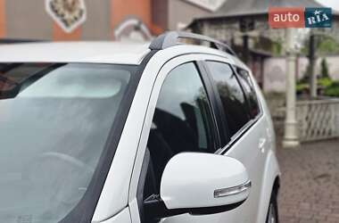 Внедорожник / Кроссовер Mitsubishi Outlander 2011 в 