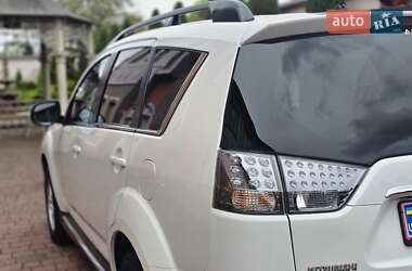 Внедорожник / Кроссовер Mitsubishi Outlander 2011 в 
