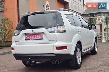 Внедорожник / Кроссовер Mitsubishi Outlander 2011 в 