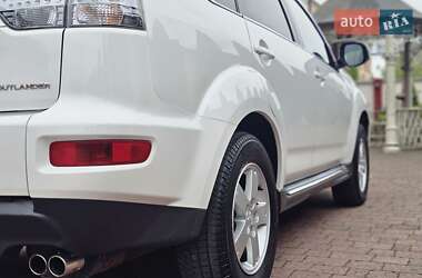 Внедорожник / Кроссовер Mitsubishi Outlander 2011 в 