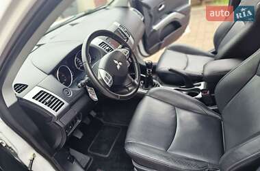 Внедорожник / Кроссовер Mitsubishi Outlander 2011 в 