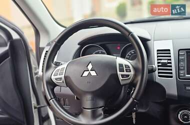Внедорожник / Кроссовер Mitsubishi Outlander 2011 в 