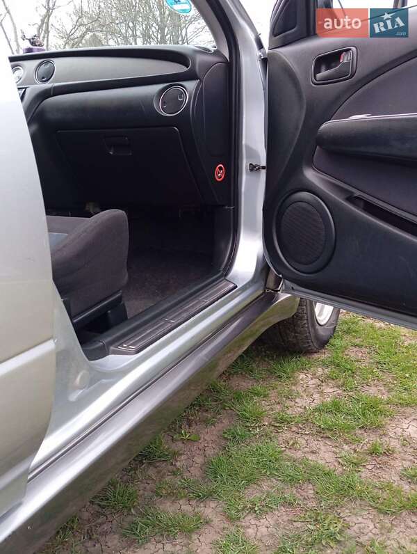 Внедорожник / Кроссовер Mitsubishi Outlander 2005 в Черновцах фото 7 Внедорожник / Кроссовер Mitsubishi Outlander 2005 в Черновцах