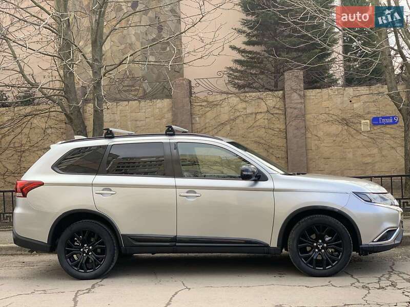 Внедорожник / Кроссовер Mitsubishi Outlander 2018 в Николаеве