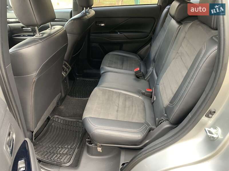 Внедорожник / Кроссовер Mitsubishi Outlander 2018 в Николаеве