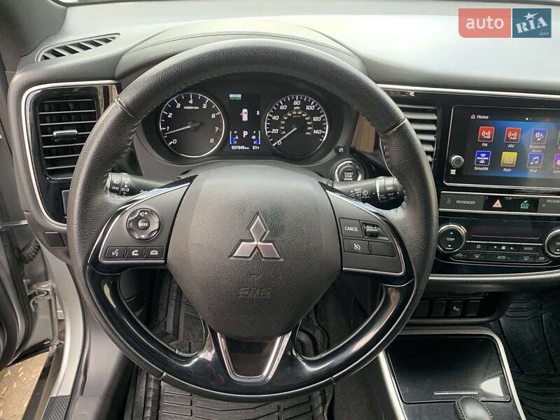 Внедорожник / Кроссовер Mitsubishi Outlander 2018 в Николаеве
