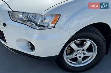 Внедорожник / Кроссовер Mitsubishi Outlander 2010 в 
