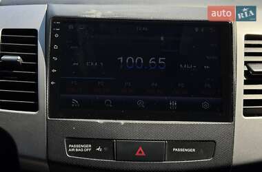 Внедорожник / Кроссовер Mitsubishi Outlander 2010 в 
