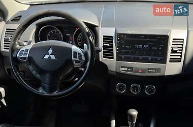 Внедорожник / Кроссовер Mitsubishi Outlander 2010 в 