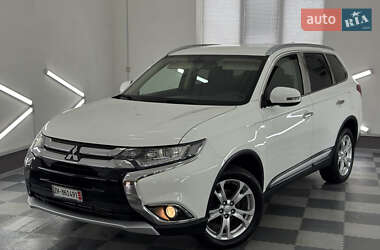 Внедорожник / Кроссовер Mitsubishi Outlander 2017 в 