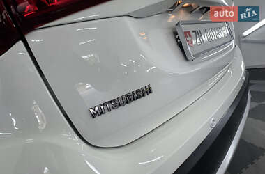 Внедорожник / Кроссовер Mitsubishi Outlander 2017 в 