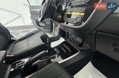Внедорожник / Кроссовер Mitsubishi Outlander 2017 в 