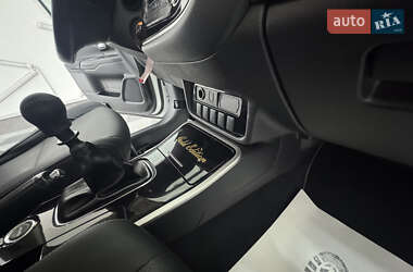 Внедорожник / Кроссовер Mitsubishi Outlander 2017 в 
