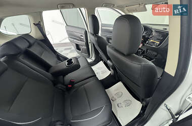 Внедорожник / Кроссовер Mitsubishi Outlander 2017 в 