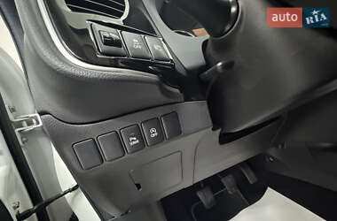 Внедорожник / Кроссовер Mitsubishi Outlander 2017 в 