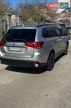Внедорожник / Кроссовер Mitsubishi Outlander 2018 в 