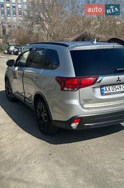Внедорожник / Кроссовер Mitsubishi Outlander 2018 в 