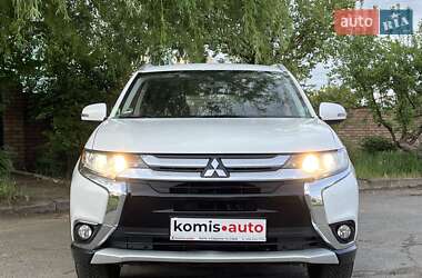 Позашляховик / Кросовер Mitsubishi Outlander 2015 в 