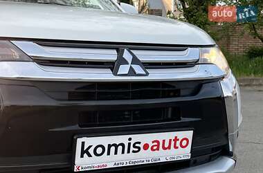Позашляховик / Кросовер Mitsubishi Outlander 2015 в 