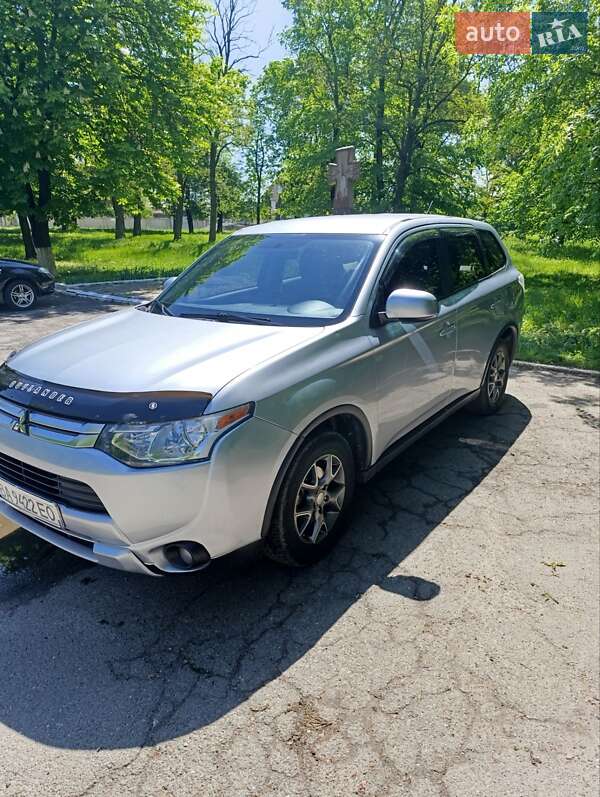Позашляховик / Кросовер Mitsubishi Outlander 2015 в Знам'янці