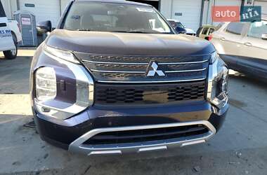 Позашляховик / Кросовер Mitsubishi Outlander 2023 в 