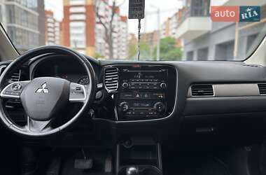 Внедорожник / Кроссовер Mitsubishi Outlander 2013 в 