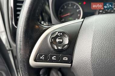 Внедорожник / Кроссовер Mitsubishi Outlander 2013 в 