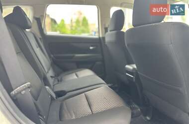 Внедорожник / Кроссовер Mitsubishi Outlander 2013 в 
