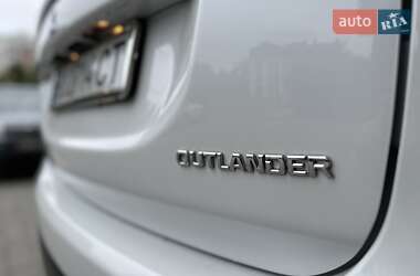 Внедорожник / Кроссовер Mitsubishi Outlander 2013 в 
