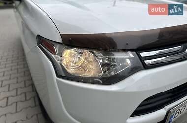 Внедорожник / Кроссовер Mitsubishi Outlander 2013 в 