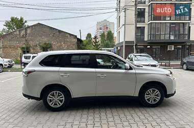 Внедорожник / Кроссовер Mitsubishi Outlander 2013 в 
