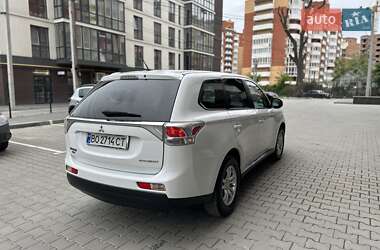 Внедорожник / Кроссовер Mitsubishi Outlander 2013 в 
