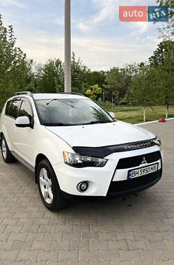 Внедорожник / Кроссовер Mitsubishi Outlander 2012 в Измаиле