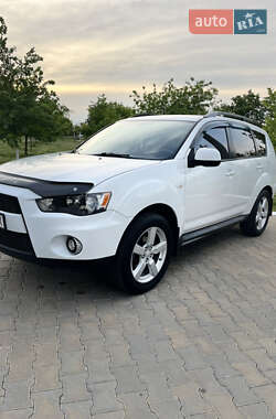 Позашляховик / Кросовер Mitsubishi Outlander 2012 в 