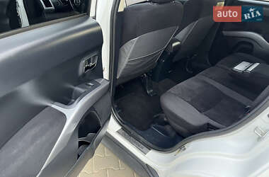 Позашляховик / Кросовер Mitsubishi Outlander 2012 в 
